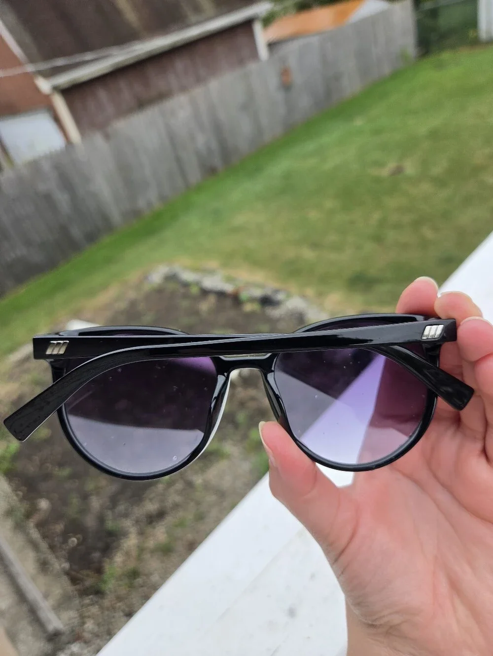 Le Specs Armada Black Round Cat-Eye Gradient Polarized Sunglasses